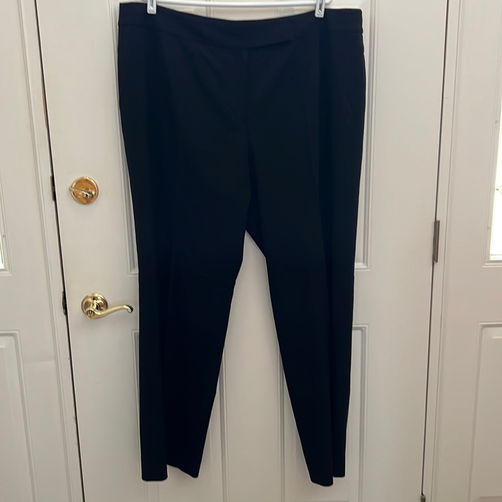 Tahari Women’s Black Pants. 20W